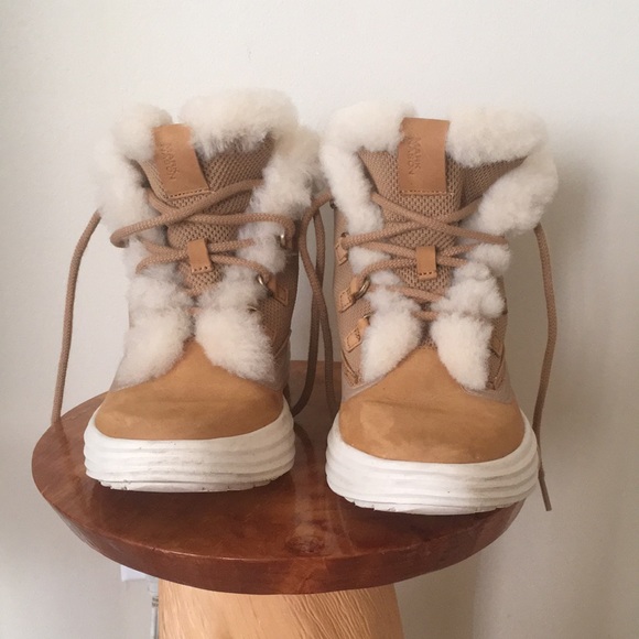 Genuine Sheepskin Boots Womens 9.5 - Picture 1 of 8